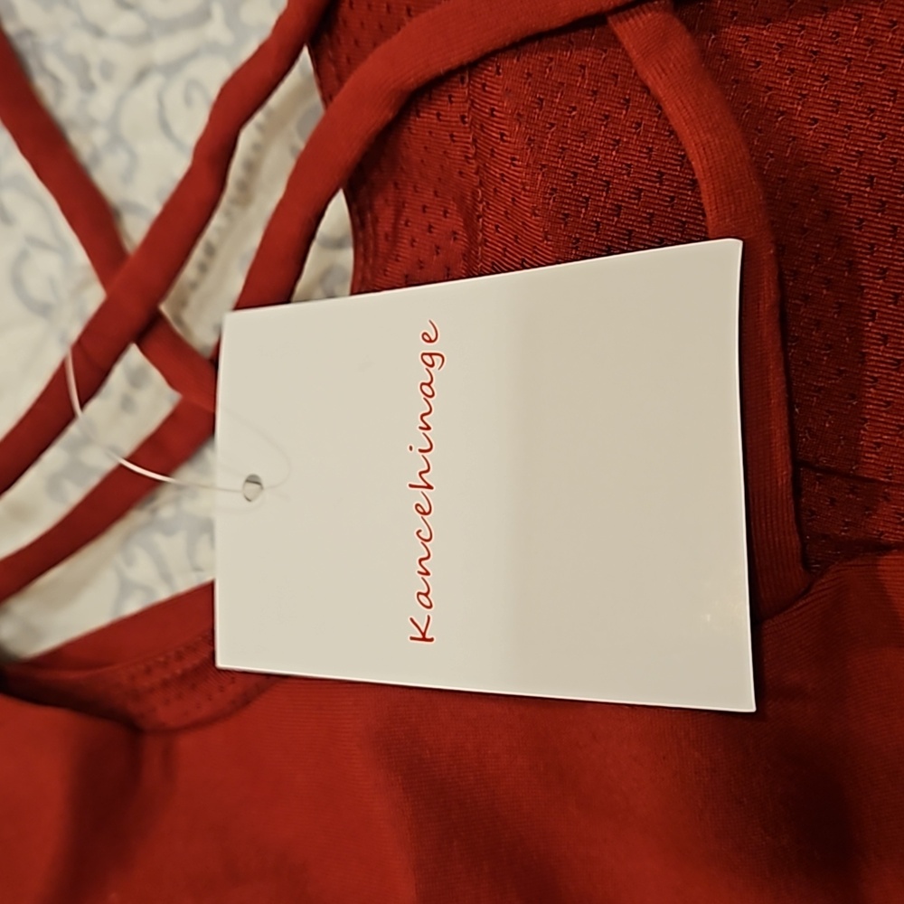 Kancehinage Red Crop Athletic Top - Picture 8 of 9